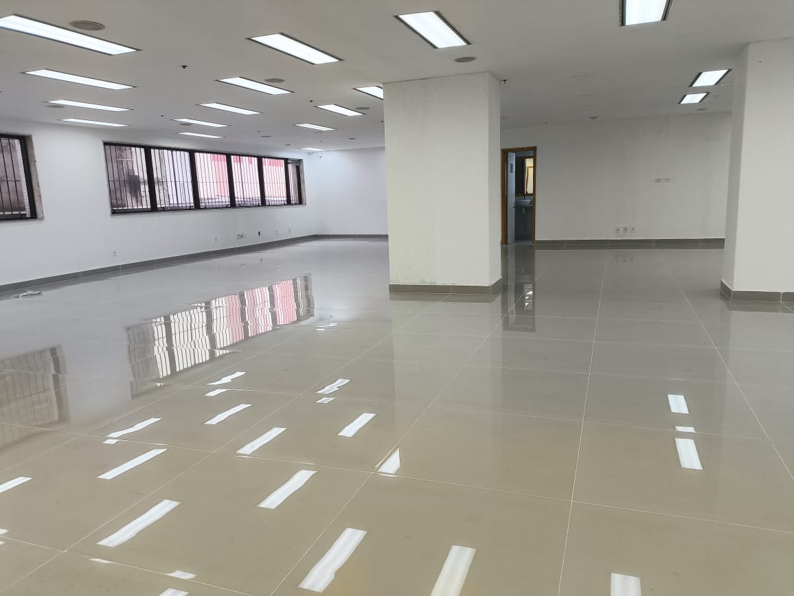 Sala Comercial à Venda no Centro do RJ – Andar Inteiro